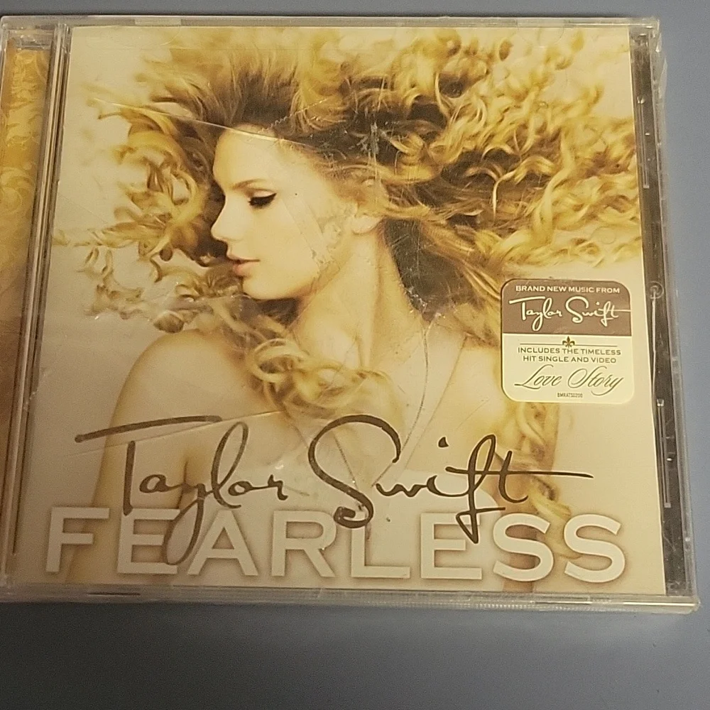 NWT Taylor Swift Fearless CD. - Picture 3 of 5